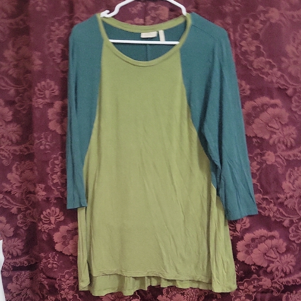 LOGO by Lori Goldstein Green Raglan Long Sleeve Tee